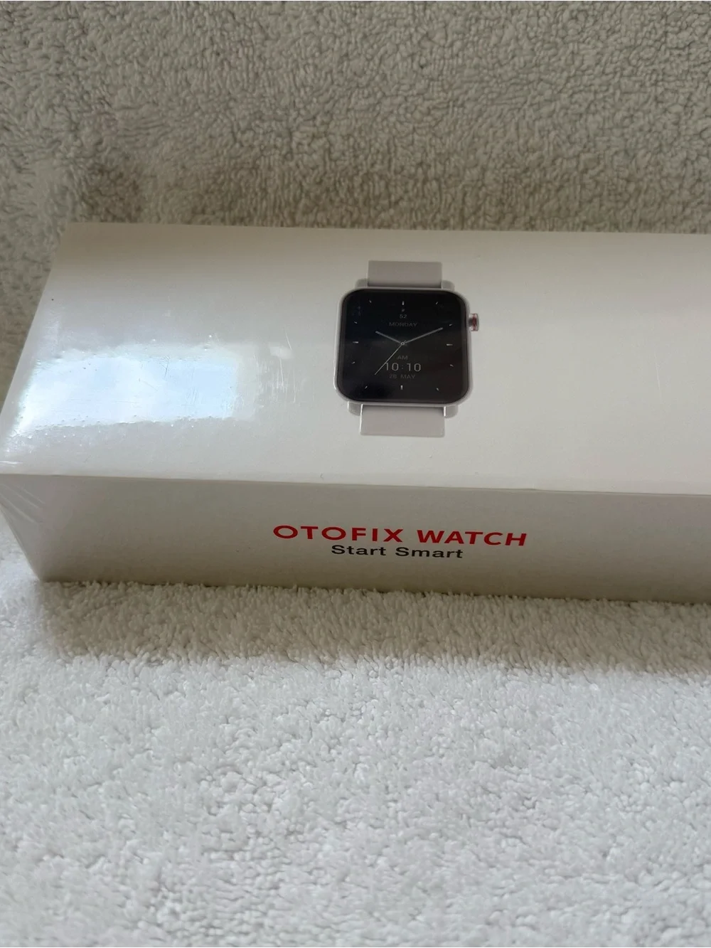 Smartwatch in White — Versatile Everyday Wear